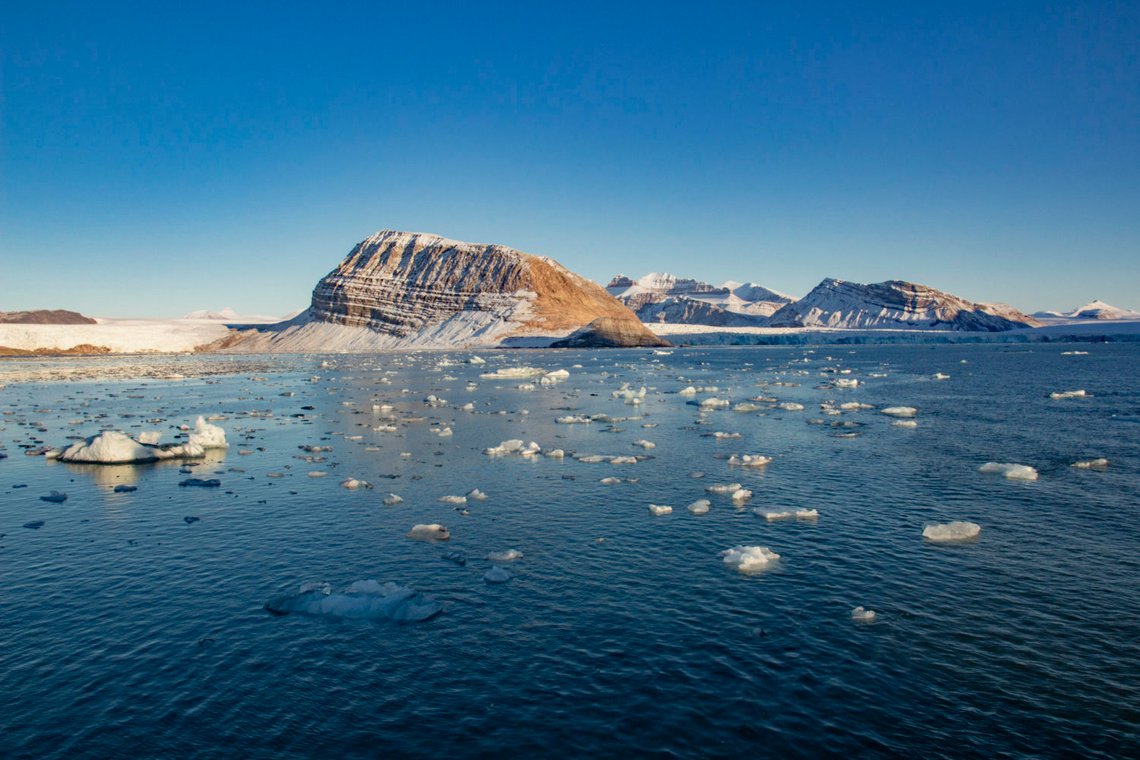 Områdene i Arktis er svært viktig i klimaforskningen. På grunn av krigen i Ukraina og sanksjonene mot Russland er viktig samarbeid med russiske forskere blitt avblåst. Her ses smeltende is fra isbreer som kalver ut i Kongsfjorden ved Ny-Ålesund. Foto: Are Føli / NTB Områdene i Arktis er svært viktig i klimaforskningen. På grunn av krigen i Ukraina og sanksjonene mot Russland er viktig samarbeid med russiske forskere blitt avblåst. Her ses smeltende is fra isbreer som kalver ut i Kongsfjorden ved Ny-Ålesund. Foto: Are Føli / NTB