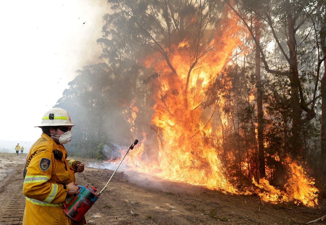 Forskere mener nå at skogbranner i Australia øker størrelsen på hullet i ozonlaget over Antarktis. Foto: AP/Rick Rycroft Forskere mener nå at skogbranner i Australia øker størrelsen på hullet i ozonlaget over Antarktis. Foto: AP/Rick Rycroft
