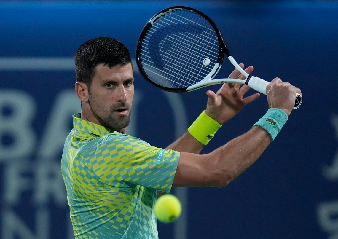 Novak Djokovic spiller ikke Miami Open i år heller. Serberen får ikke innreise til USA fordi han ikke er koronavaksinert. Foto: Kamran Jebreili, AP / NTB. Novak Djokovic spiller ikke Miami Open i år heller. Serberen får ikke innreise til USA fordi han ikke er koronavaksinert. Foto: Kamran Jebreili, AP / NTB.