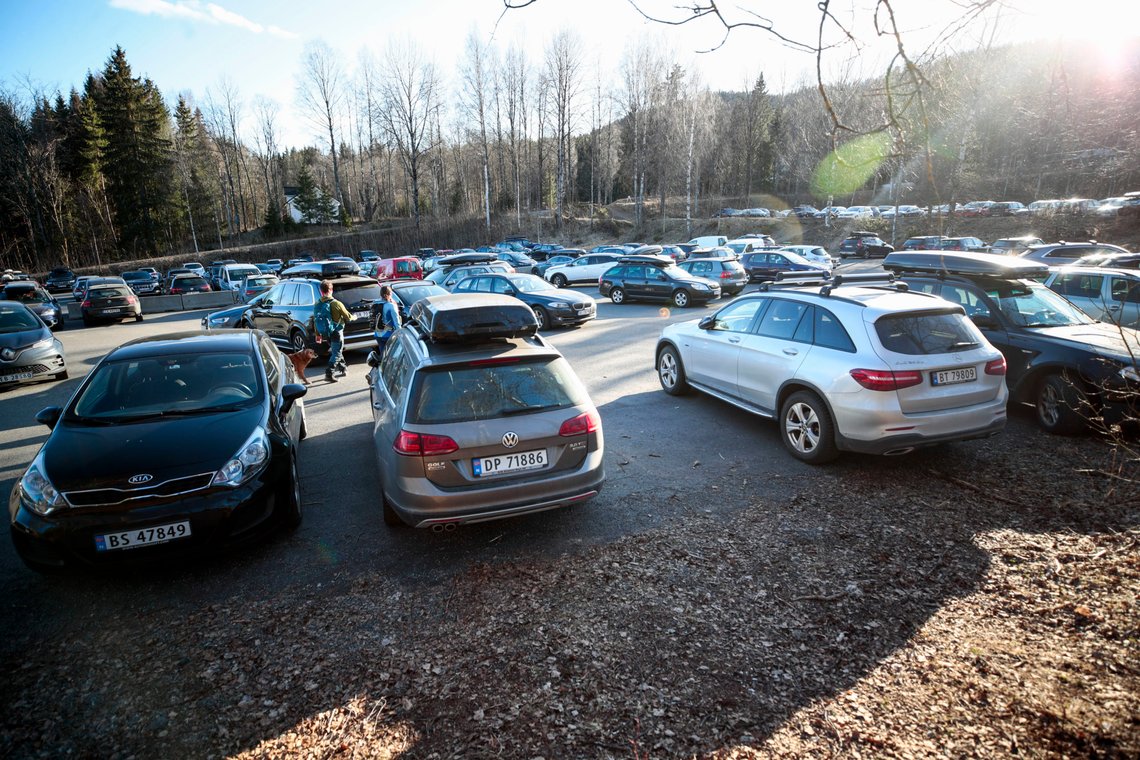 Byrådet i Oslo vil ikke lenger at det skal være parkeringsplasser for biler i Maridalen, som er et kjent og kjært tur-utgangspunkt for mange.
Foto: Lise Åserud / NTB Byrådet i Oslo vil ikke lenger at det skal være parkeringsplasser for biler i Maridalen, som er et kjent og kjært tur-utgangspunkt for mange.
Foto: Lise Åserud / NTB