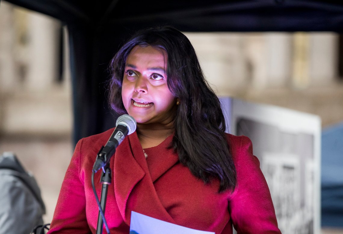 Oslo 20191009.
Varaordfører Kamzy Gunaratnam var en av appellantene det det ble arrangert lysmarkering mot rasisme til minne om Johanne Zhangjia Ihle-Hansen.
Foto: Terje Pedersen / NTB Oslo 20191009.
Varaordfører Kamzy Gunaratnam var en av appellantene det det ble arrangert lysmarkering mot rasisme til minne om Johanne Zhangjia Ihle-Hansen.
Foto: Terje Pedersen / NTB