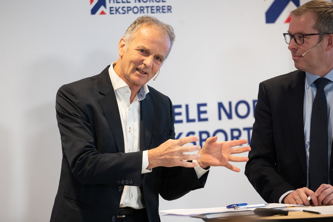 Oslo 20221201.
Sjur Bratland, Daglig leder i Norwegian Energy Partners og Håkon Haugli, administrerende direktør i Innovasjon Norge, under lansering av den første eksportsatsingen under reformen «Hele Norge eksporterer». Satsingen er et offentlig-privat samarbeid og skal bidra til at norske aktører kan ta større andeler på det globale havvindmarkedet.
Foto: Hanna Johre / NTB Oslo 20221201.
Sjur Bratland, Daglig leder i Norwegian Energy Partners og Håkon Haugli, administrerende direktør i Innovasjon Norge, under lansering av den første eksportsatsingen under reformen «Hele Norge eksporterer». Satsingen er et offentlig-privat samarbeid og skal bidra til at norske aktører kan ta større andeler på det globale havvindmarkedet.
Foto: Hanna Johre / NTB