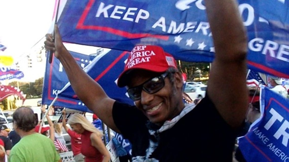 Foto: Elisabeth Rooney, Palm Beach Gardens, Florida, 30. oktober, 2020. USA-ekspert Eirik Løkke mener Trump har appelert til det verste i denne amerikaneren. Foto: Elisabeth Rooney, Palm Beach Gardens, Florida, 30. oktober, 2020. USA-ekspert Eirik Løkke mener Trump har appelert til det verste i denne amerikaneren.
