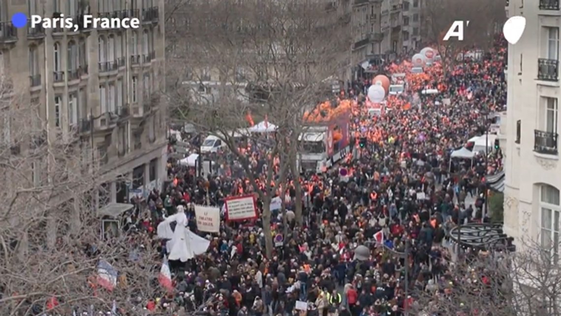700.000 mennesker deltok i tirsdagens demonstrasjoner i Paris. Skjermdump Twitter/ AFP 700.000 mennesker deltok i tirsdagens demonstrasjoner i Paris. Skjermdump Twitter/ AFP