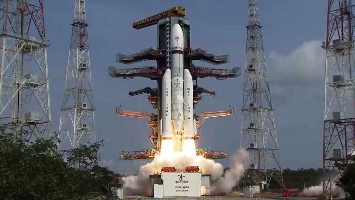 Den 43,5 meter høye LVM3-raketten er den sterkeste indiske ISRO bygger. Bilde fra video publisert på Telegram Den 43,5 meter høye LVM3-raketten er den sterkeste indiske ISRO bygger. Bilde fra video publisert på Telegram