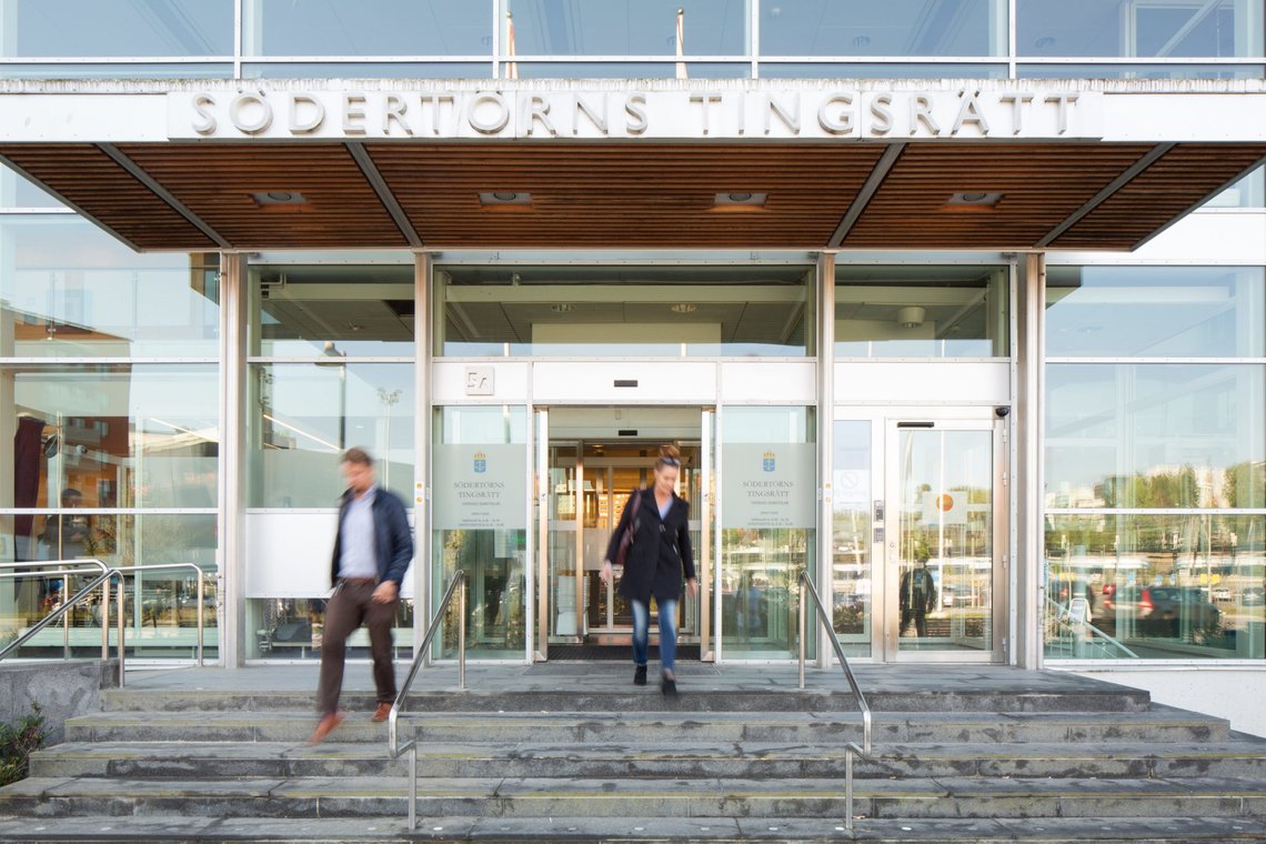 Södertörn tingrett anonymiserer to mistenkte i frykt for blodhevn.
Foto: Carl Johan Erikson, pressefoto Sveriges Domstolar Södertörn tingrett anonymiserer to mistenkte i frykt for blodhevn.
Foto: Carl Johan Erikson, pressefoto Sveriges Domstolar