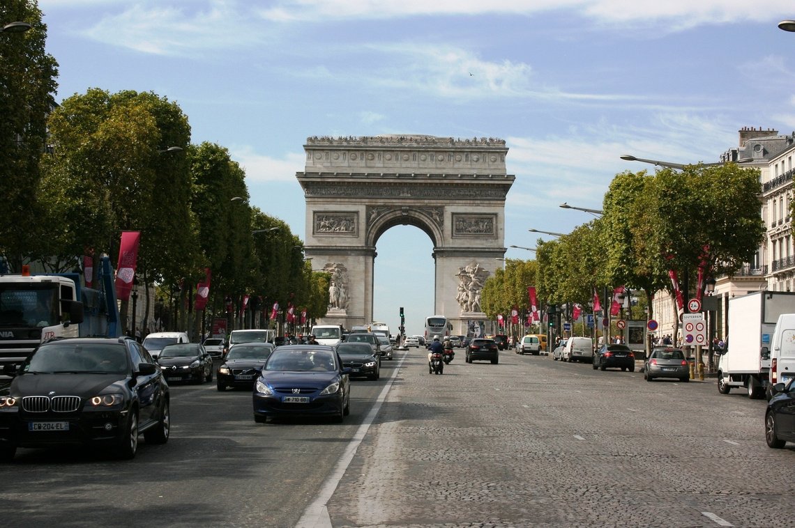 Triumfbuen på paradegaten Champs-Élysées i Paris. Foto fra Pixabay. Triumfbuen på paradegaten Champs-Élysées i Paris. Foto fra Pixabay.
