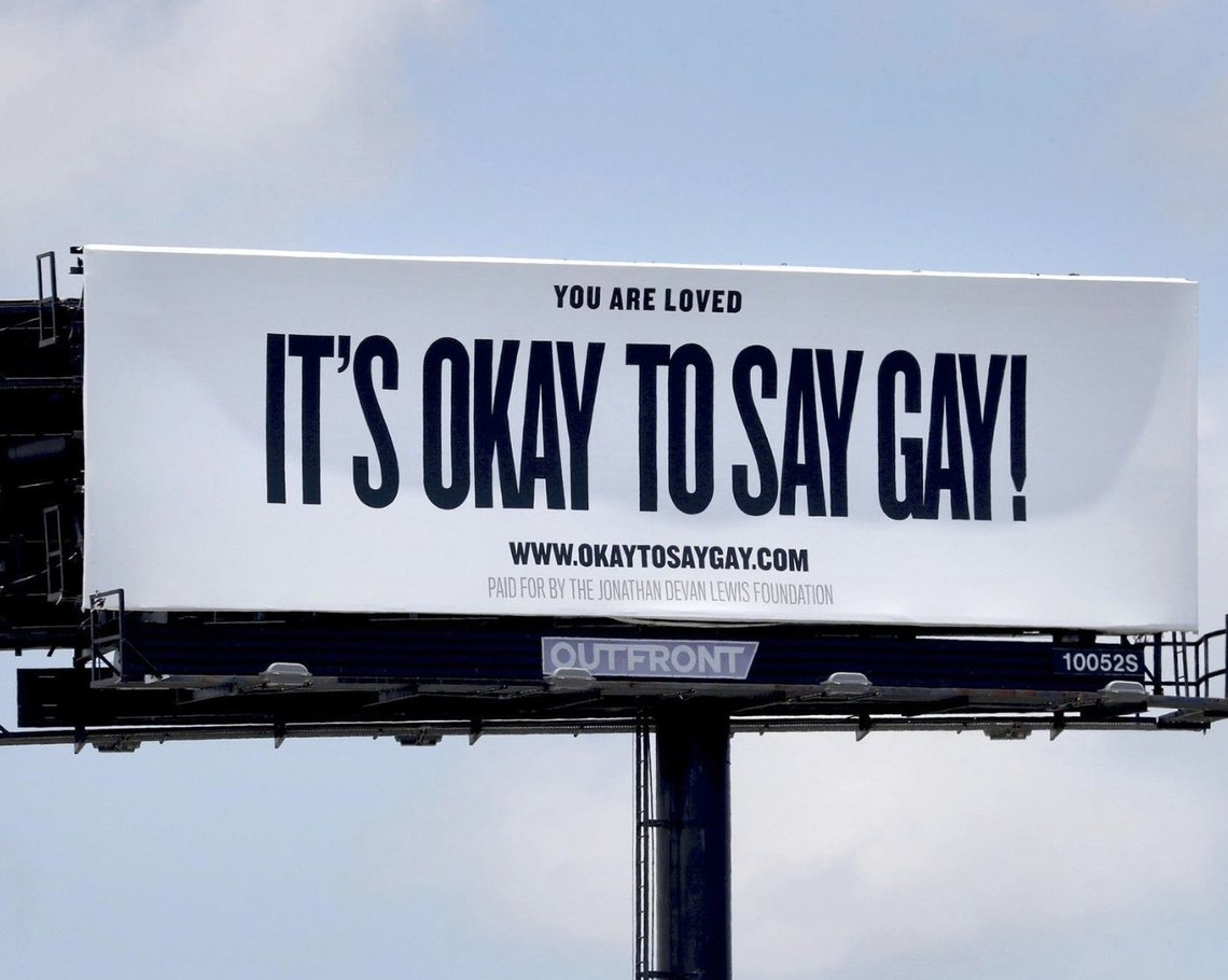 Selvsagt er det OK å si gay, også i skolen Florida. Men dette bryr ikke de hysteriske demonstrantene seg om. Skjermdump Twitter Selvsagt er det OK å si gay, også i skolen Florida. Men dette bryr ikke de hysteriske demonstrantene seg om. Skjermdump Twitter
