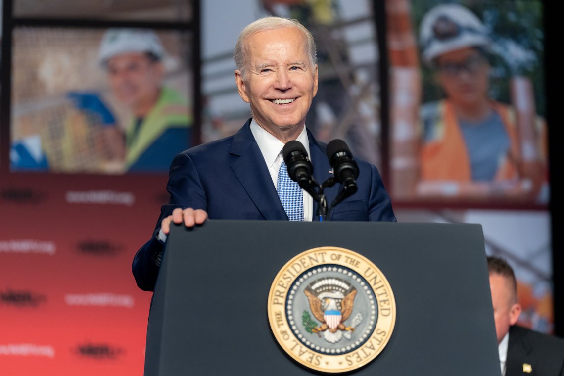 Joe Biden spøker om sin egen alder, men velgerne ler ikke. Foto: Wikimedia Commons Joe Biden spøker om sin egen alder, men velgerne ler ikke. Foto: Wikimedia Commons