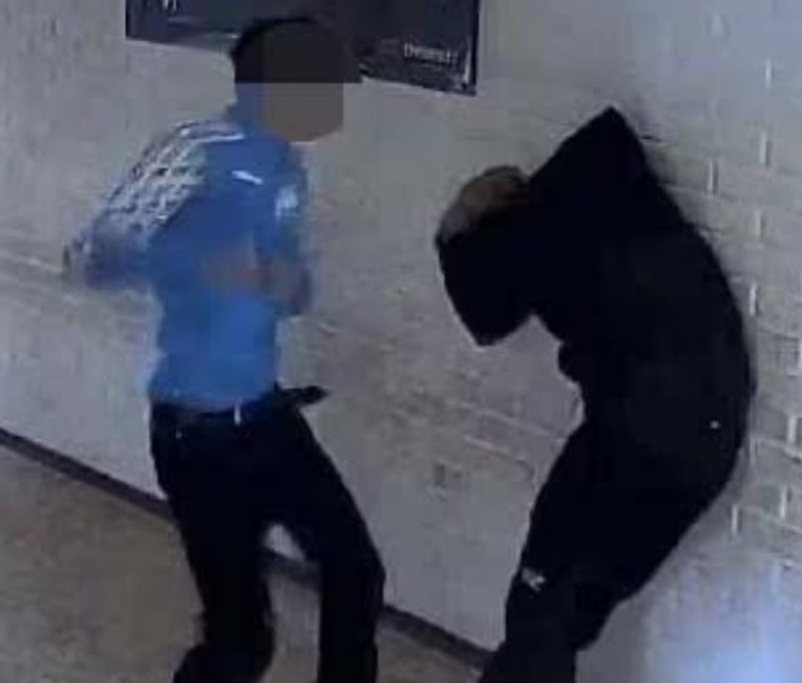 Den rømte drapsmannen på 17 har lenge vært kjent for sin tilknytning til svenske kriminelle nettverk. For en måned siden ble han dømt til to år og elleve måneders "ungdomsfengsel". Illustrasjonsfoto: Polisen Den rømte drapsmannen på 17 har lenge vært kjent for sin tilknytning til svenske kriminelle nettverk. For en måned siden ble han dømt til to år og elleve måneders "ungdomsfengsel". Illustrasjonsfoto: Polisen