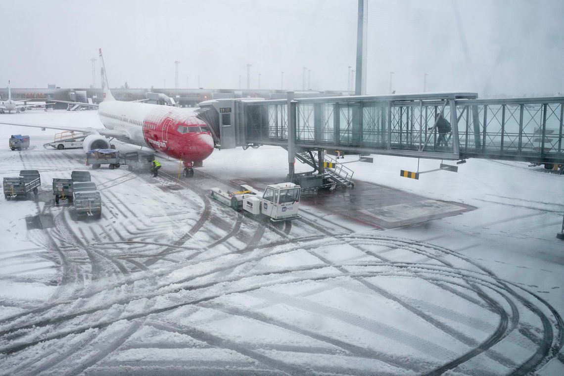 Snøvær på Oslo lufthavn Gardermoen. En mann ble der pågrepet i beruset tilstand mens han skal ha ropt rasistiske tilsagn til medpassasjerer.
Foto: Javad Parsa / NTB Snøvær på Oslo lufthavn Gardermoen. En mann ble der pågrepet i beruset tilstand mens han skal ha ropt rasistiske tilsagn til medpassasjerer.
Foto: Javad Parsa / NTB