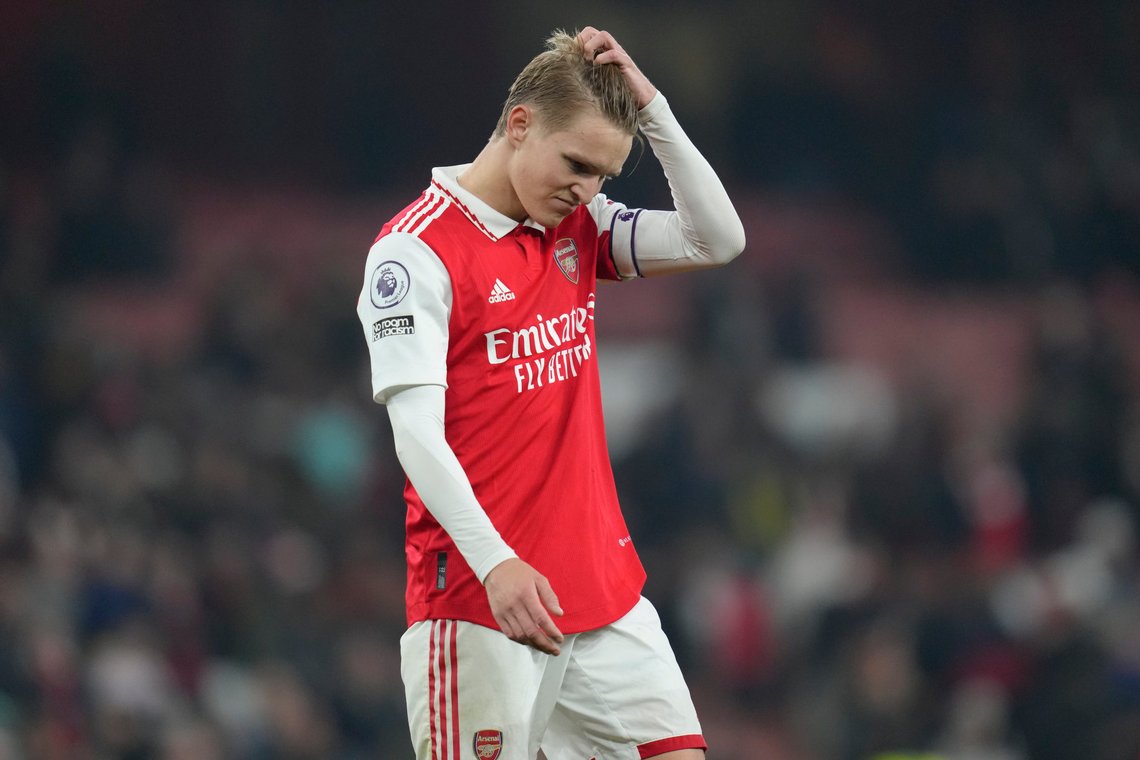 Arsenals Martin Odegaard forlater banen etter en spesiell kamp på Emirates stadion i London. Foto: AP/Kirsty Wigglesworth Arsenals Martin Odegaard forlater banen etter en spesiell kamp på Emirates stadion i London. Foto: AP/Kirsty Wigglesworth