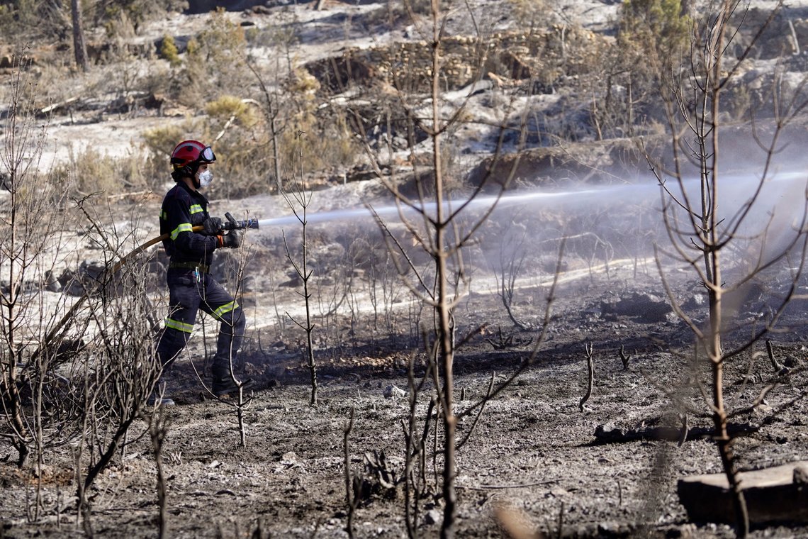 Brannmannskaper kjemper mot over 120 skog- og lyngbranner nord i Spania. Foto: AP / NTB Brannmannskaper kjemper mot over 120 skog- og lyngbranner nord i Spania. Foto: AP / NTB