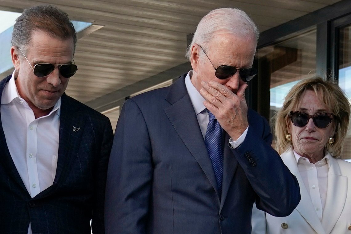President Joe Biden med sønnen Hunter og datteren Valerie. Foto: AP /Patrick Semansky/ NTB President Joe Biden med sønnen Hunter og datteren Valerie. Foto: AP /Patrick Semansky/ NTB