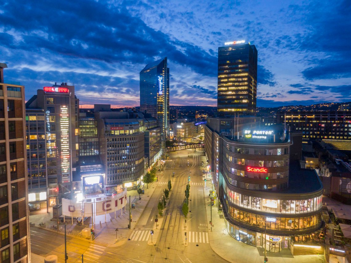 Radisson Blue Plaza er et av 46 hoteller i Oslo som tilbyr et "trygt og respektfullt" opphold for LHBTQ, mens naboen, Scandic Byporten, ikke gjør det.
Foto: Cornelius Poppe / NTB Radisson Blue Plaza er et av 46 hoteller i Oslo som tilbyr et "trygt og respektfullt" opphold for LHBTQ, mens naboen, Scandic Byporten, ikke gjør det.
Foto: Cornelius Poppe / NTB