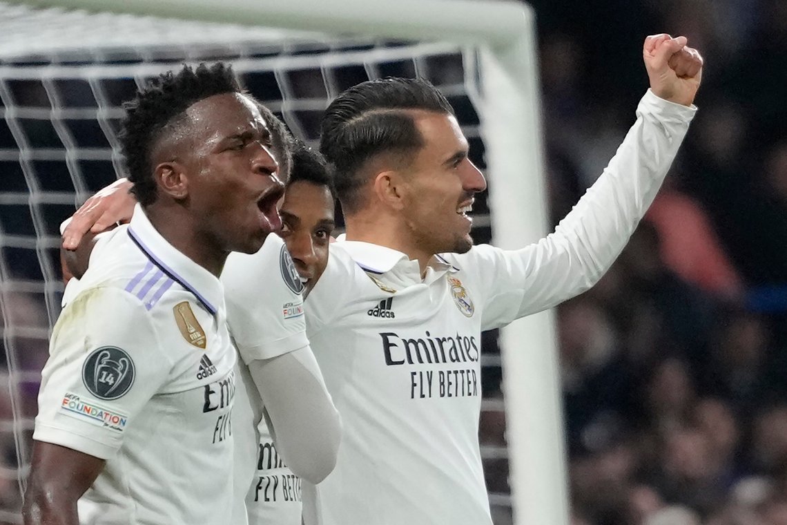 Real Madrids Rodrygo, til venstre, feirer sitt andre mål mot Chelsea. Foto: AP/Kirsty Wigglesworth Real Madrids Rodrygo, til venstre, feirer sitt andre mål mot Chelsea. Foto: AP/Kirsty Wigglesworth