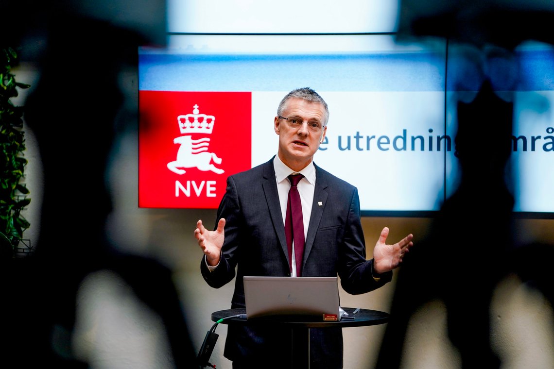 NVE-sjef Kjetil Lund har pekt på nye områder som egner seg for havvind. Men lar det være opp til politikerne å vurdere pengebruken. Foto: Terje Pedersen / NTB. NVE-sjef Kjetil Lund har pekt på nye områder som egner seg for havvind. Men lar det være opp til politikerne å vurdere pengebruken. Foto: Terje Pedersen / NTB.