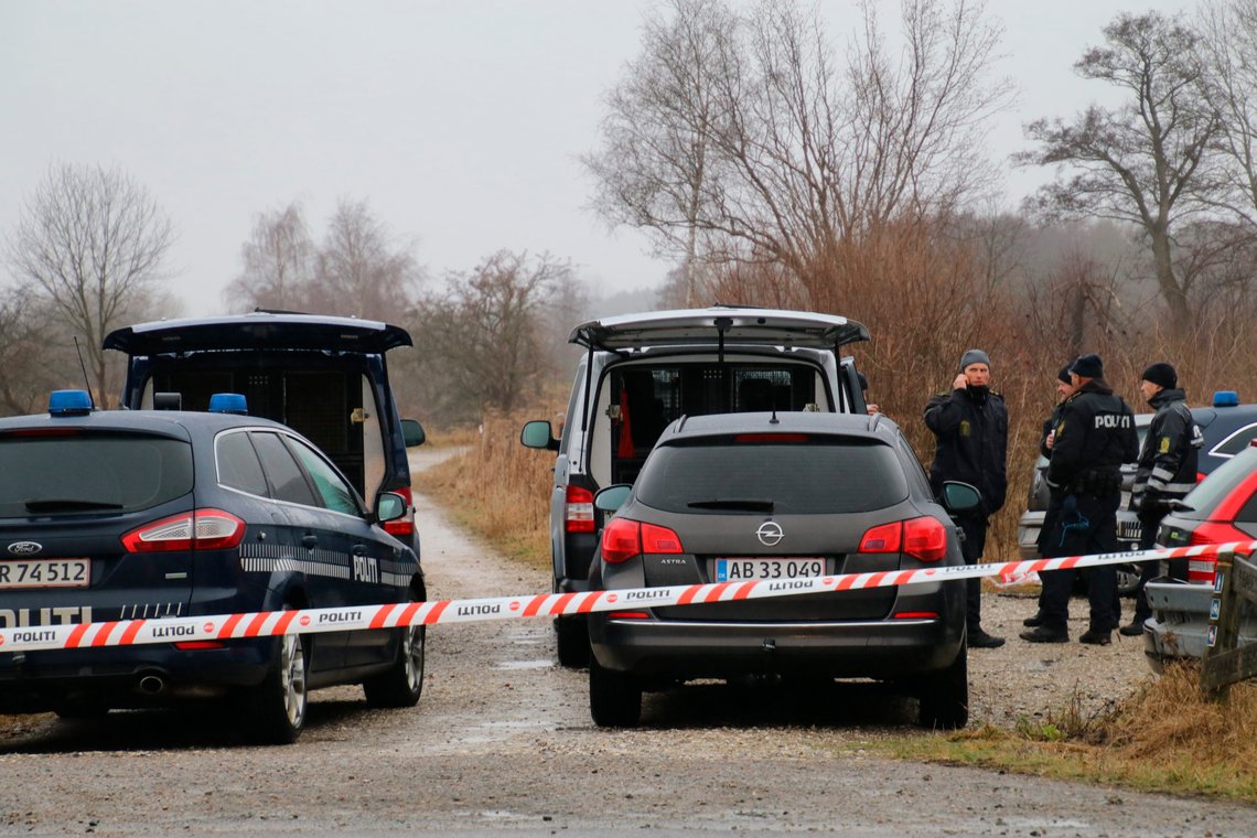 Den danske 32-åringen som er varetektsfengslet for å ha bortført og voldtatt 13 år gamle Filippa, settes nå i forbindelse med drapet på Emilie Meng fra Korsør, som ble fundet død i et vann ved Borup i Køge på julaften i 2016. Hun hadde da vært savnet siden 10. juli, samme år. Dansk TV2 har funnet ut at 32-åringen eide en bil tilsvarende den som ble etterlyst i forbindelse med drapet, mer enn et år etter bortføringen fant sted. Foto: NTB Danmark / NTB Den danske 32-åringen som er varetektsfengslet for å ha bortført og voldtatt 13 år gamle Filippa, settes nå i forbindelse med drapet på Emilie Meng fra Korsør, som ble fundet død i et vann ved Borup i Køge på julaften i 2016. Hun hadde da vært savnet siden 10. juli, samme år. Dansk TV2 har funnet ut at 32-åringen eide en bil tilsvarende den som ble etterlyst i forbindelse med drapet, mer enn et år etter bortføringen fant sted. Foto: NTB Danmark / NTB