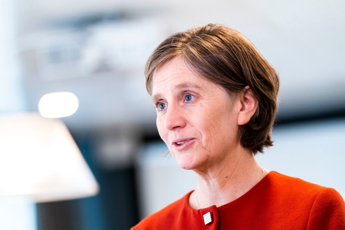Barne- og familieminister Kjersti Toppe (Sp) er ikke fornøyd med standardavtalen for strøm som strømbransjen har kommet med. Foto: Håkon Mosvold Larsen / NTB Barne- og familieminister Kjersti Toppe (Sp) er ikke fornøyd med standardavtalen for strøm som strømbransjen har kommet med. Foto: Håkon Mosvold Larsen / NTB