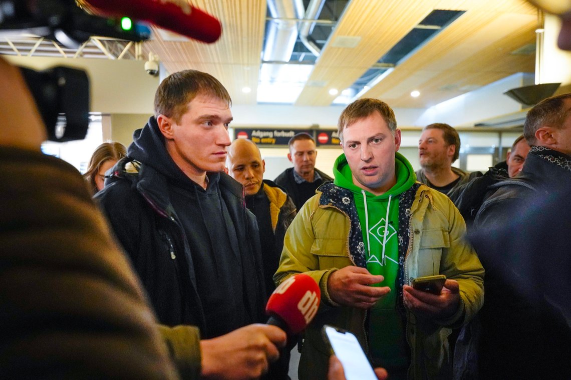 Andrej Medvedev (til venstre) sammen med menneskerettsaktivisten Vladimir Osetsjkin på Oslo lufthavn tidligere i år. Foto: Håkon Mosvold Larsen / NTB Andrej Medvedev (til venstre) sammen med menneskerettsaktivisten Vladimir Osetsjkin på Oslo lufthavn tidligere i år. Foto: Håkon Mosvold Larsen / NTB