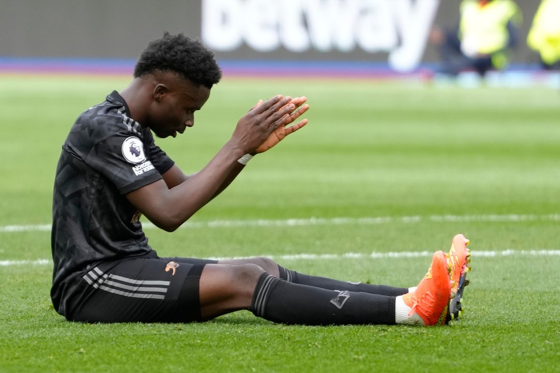 Bukayo Saka ble syndebukken da Arsenal trolig mistet sjansen til gull i årets Premier League. Men han kan gjerne dele skylden med manager Arteta. Foto: AP /Kirsty Wigglesworth/ NTB Bukayo Saka ble syndebukken da Arsenal trolig mistet sjansen til gull i årets Premier League. Men han kan gjerne dele skylden med manager Arteta. Foto: AP /Kirsty Wigglesworth/ NTB