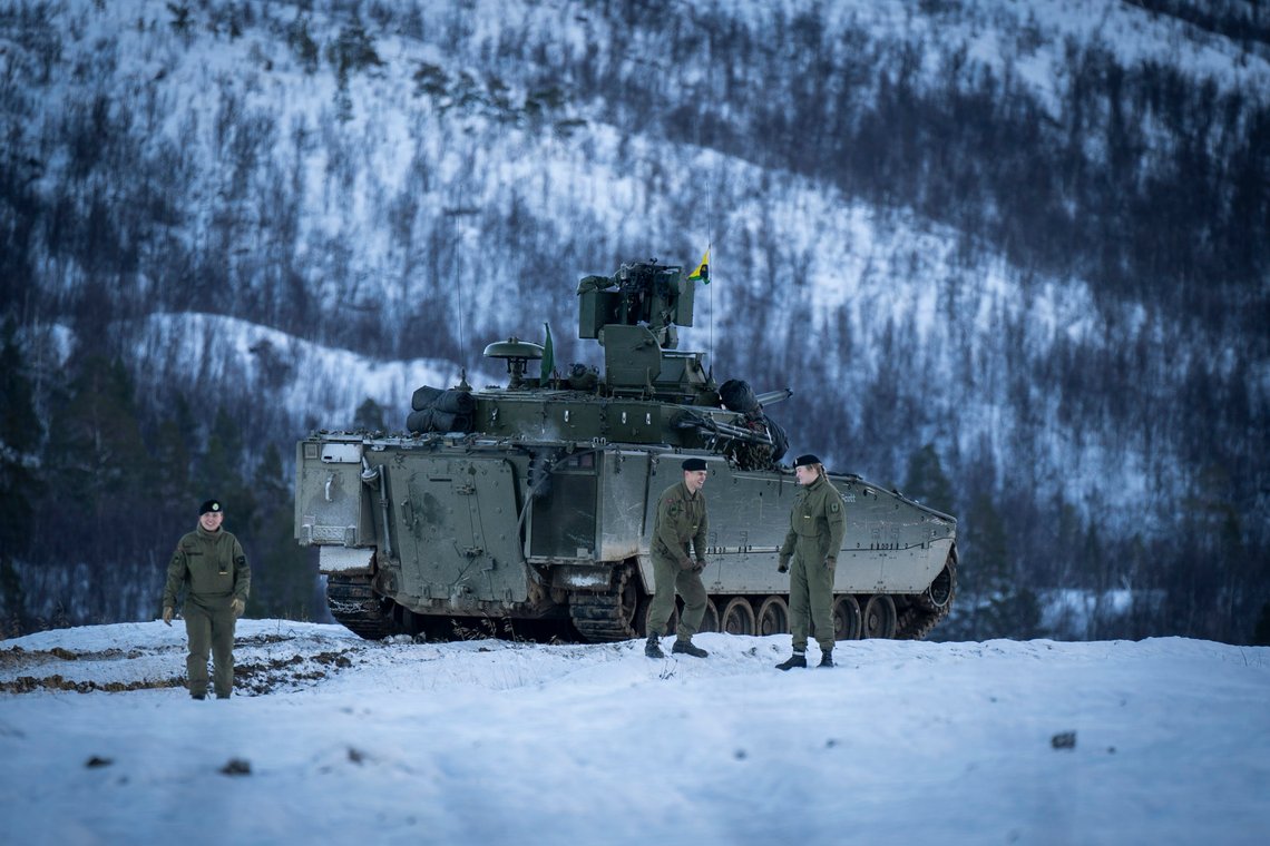 Bardufoss 20221025.
Prinsesse Ingrid Alexandra besøker Brigade Nord på Setermoen i Bardufoss tirsdag. Der skjøt hun forskjellige kaliber fra en CV90 stormpanservogn.
Foto: Heiko Junge / NTB POOL Bardufoss 20221025.
Prinsesse Ingrid Alexandra besøker Brigade Nord på Setermoen i Bardufoss tirsdag. Der skjøt hun forskjellige kaliber fra en CV90 stormpanservogn.
Foto: Heiko Junge / NTB POOL