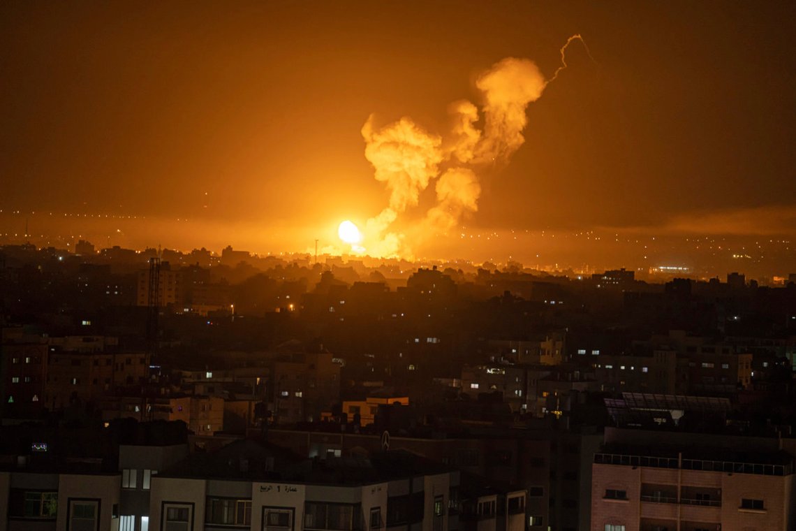 Røyk og ild et angrep mot Gazastripen. Foto: Fatima Shbair / AP / NTB Røyk og ild et angrep mot Gazastripen. Foto: Fatima Shbair / AP / NTB