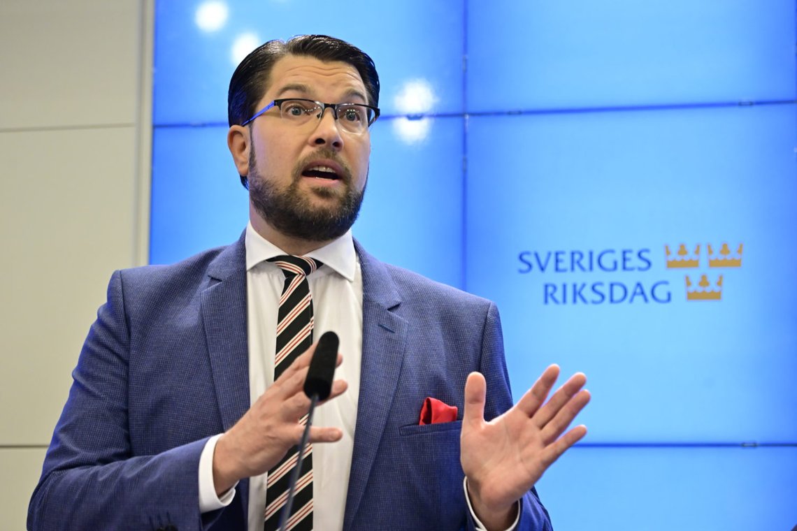 Jimmie Åkesson (SD) vil at innvandrere som jobber i eldreomsorgen i Sverige skal snakke flytende svensk.
Foto: Jonas Ekströmer/TT / NTB Jimmie Åkesson (SD) vil at innvandrere som jobber i eldreomsorgen i Sverige skal snakke flytende svensk.
Foto: Jonas Ekströmer/TT / NTB