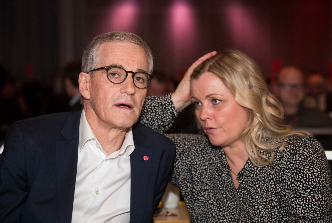 Det går den veien høna sparker for Jonas Gahr Støre og Kjersti Stensengs Arbeiderparti. Foto: Terje Pedersen / NTB Det går den veien høna sparker for Jonas Gahr Støre og Kjersti Stensengs Arbeiderparti. Foto: Terje Pedersen / NTB