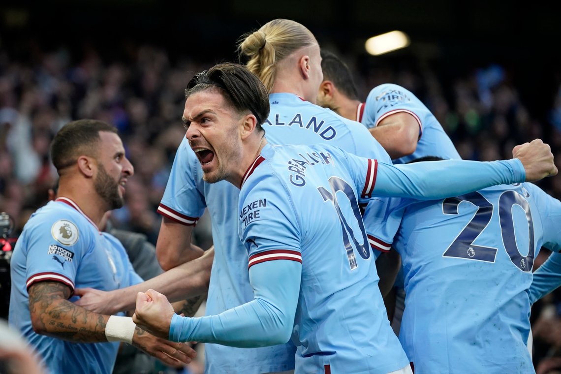 Manchester City var totakt overlegne i seriefinalen mot Arsenal, Haaland presterte en kjempekamp, selv uten scoringer. Såscoret han allikevel, fem minutter på overtid. Ødegaard var helt usynlig, dessverre. Men De Bruyne ble dagens store helt. Foto: AP /Dave Thompson/ NTB Manchester City var totakt overlegne i seriefinalen mot Arsenal, Haaland presterte en kjempekamp, selv uten scoringer. Såscoret han allikevel, fem minutter på overtid. Ødegaard var helt usynlig, dessverre. Men De Bruyne ble dagens store helt. Foto: AP /Dave Thompson/ NTB