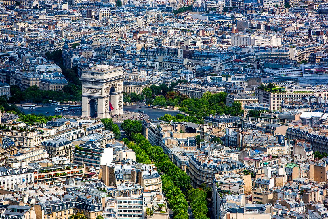 Paris, Triumfbuen sett fra Eiffeltårnet,. Foto: Arnt Jensvoll / Document Paris, Triumfbuen sett fra Eiffeltårnet,. Foto: Arnt Jensvoll / Document