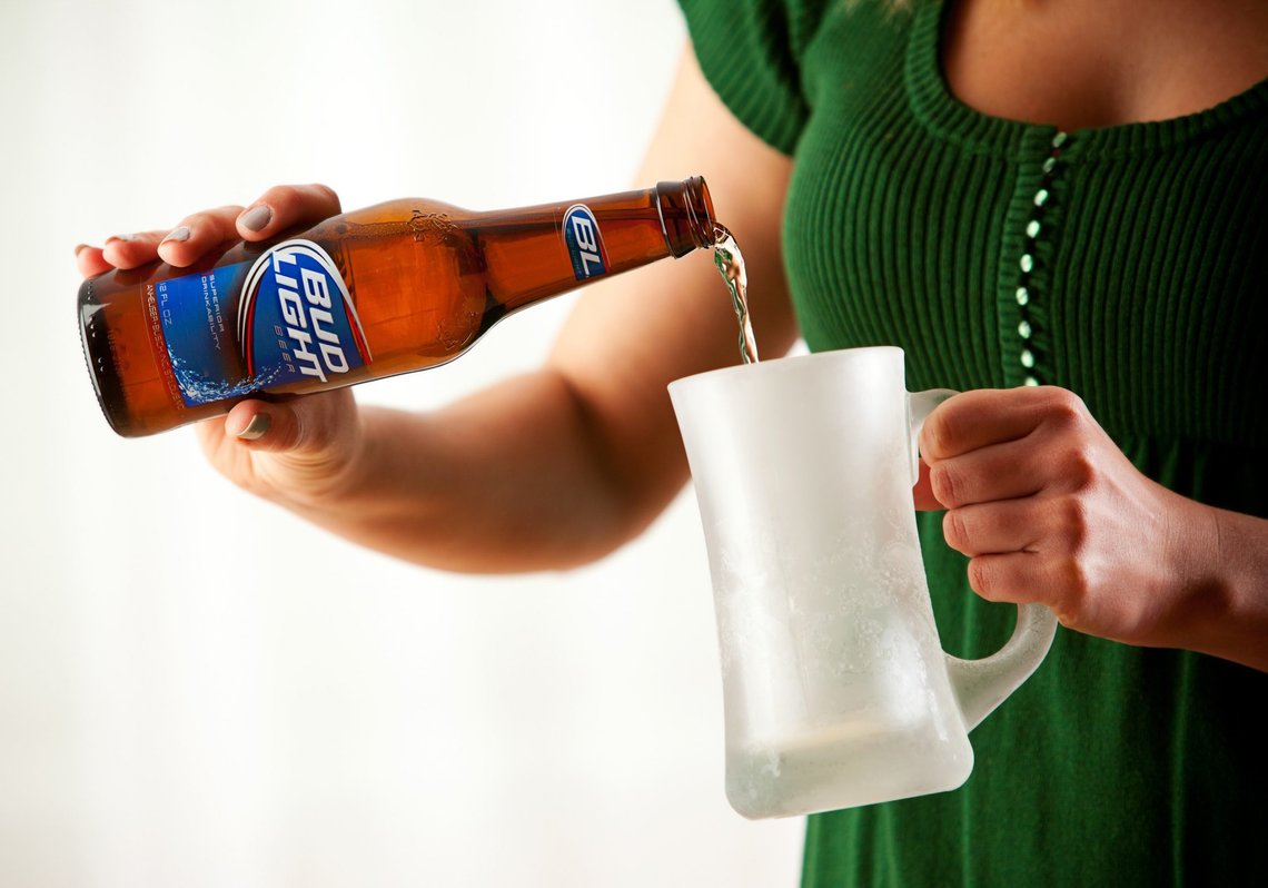 St. Louis, Missouri, USA - March 9, 2011. Photo: Shutterstock, Sean Locke Photography. United States. (Den gang Bud Light var for real women. Journ. anm.) St. Louis, Missouri, USA - March 9, 2011. Photo: Shutterstock, Sean Locke Photography. United States. (Den gang Bud Light var for real women. Journ. anm.)