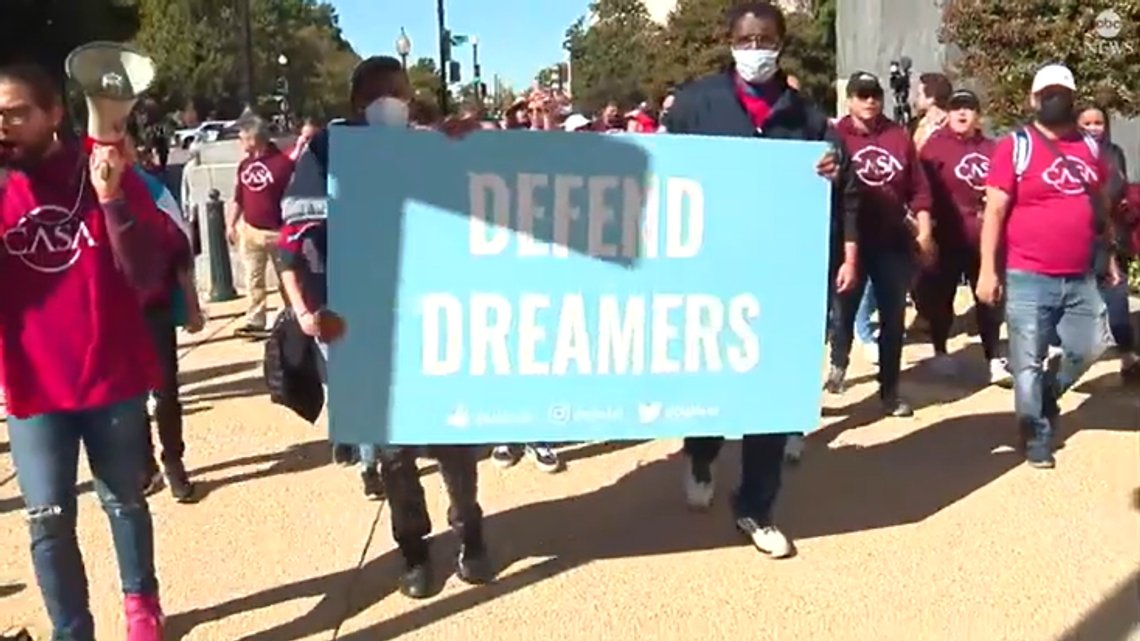 Er du en illegal immigrant i USA hylles du med titler som Dreamers. Borgerrettigheter betyr ingenting for Biden og Demokratene. Skjermdump ABC News Er du en illegal immigrant i USA hylles du med titler som Dreamers. Borgerrettigheter betyr ingenting for Biden og Demokratene. Skjermdump ABC News