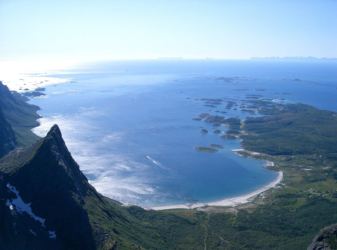 Steigen i Vestfjorden. Foto: drguttorm, Creative Commons Attribution-Share Alike 3.0 Steigen i Vestfjorden. Foto: drguttorm, Creative Commons Attribution-Share Alike 3.0