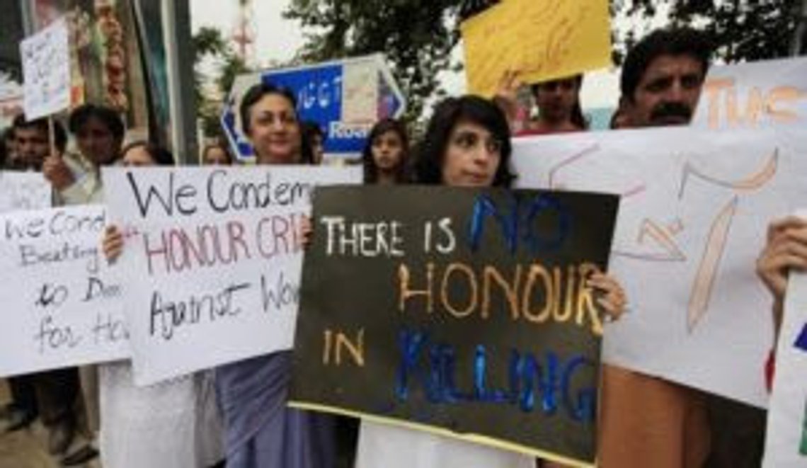Æresdrap i India på hindu som giftet seg med en muslimsk kvinne Æresdrap i India på hindu som giftet seg med en muslimsk kvinne