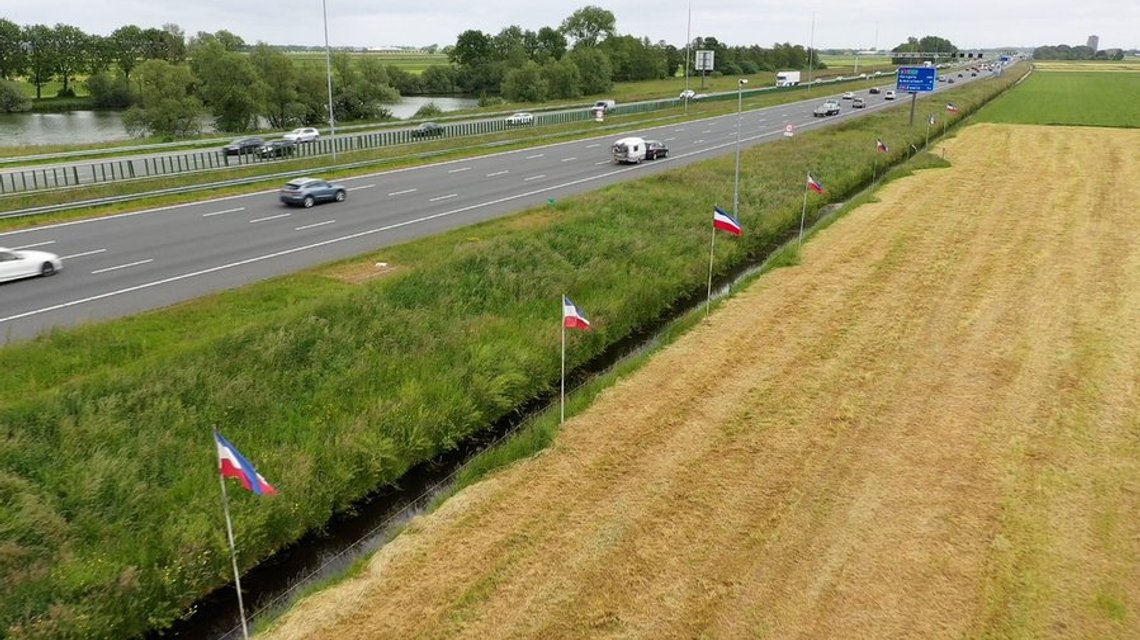 Flaggene som forstyrrer myndighetenes opplevelse av landskapet skjønnhet. Skjermdump fra Twitter Flaggene som forstyrrer myndighetenes opplevelse av landskapet skjønnhet. Skjermdump fra Twitter