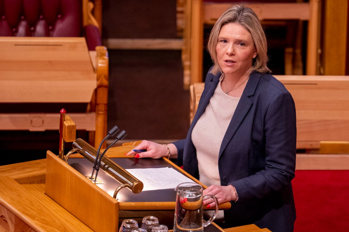 Sylvi Listhaug (Frp) tror ikke på ordføreren i Stavanger sin forklaring på hvorfor de innfører gratis kollektivtilbud.
Foto: Javad Parsa / NTB Sylvi Listhaug (Frp) tror ikke på ordføreren i Stavanger sin forklaring på hvorfor de innfører gratis kollektivtilbud.
Foto: Javad Parsa / NTB