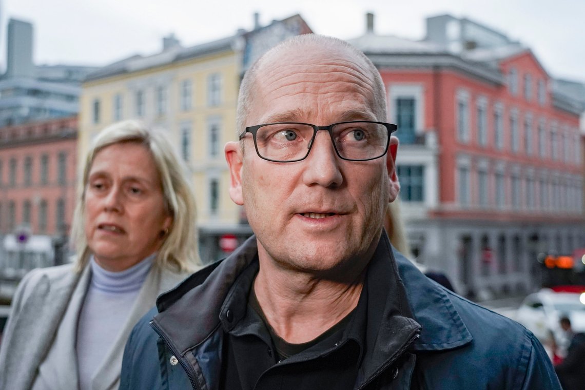 Oslo 20220927.
Leder i Utdanningsforbundet Steffen Handal ankommer departementet etter at partene i lærerstreiken er innkalt til arbeids- og inkluderingsministeren.
Foto: Terje Pedersen / NTB Oslo 20220927.
Leder i Utdanningsforbundet Steffen Handal ankommer departementet etter at partene i lærerstreiken er innkalt til arbeids- og inkluderingsministeren.
Foto: Terje Pedersen / NTB