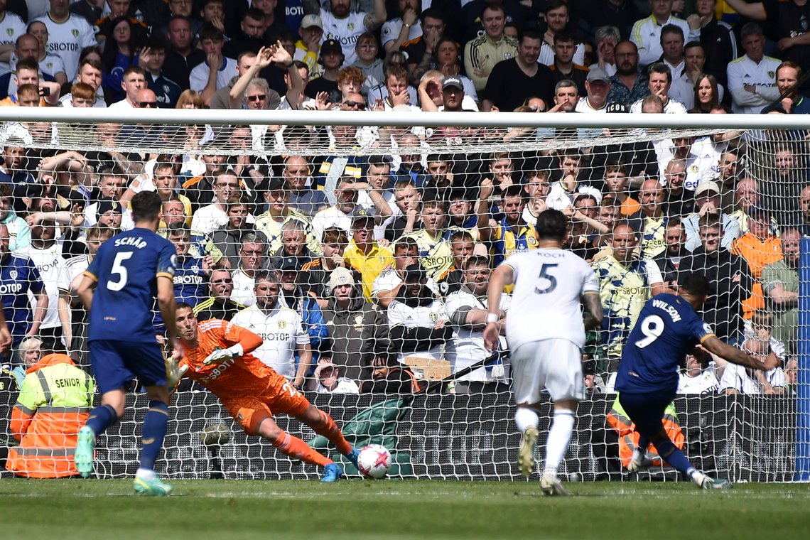 Callum Wilson satte to straffespark i mål for Newcastle i den viktige kampen mot Leeds. Foto: Rui Vieira / AP / NTB Callum Wilson satte to straffespark i mål for Newcastle i den viktige kampen mot Leeds. Foto: Rui Vieira / AP / NTB