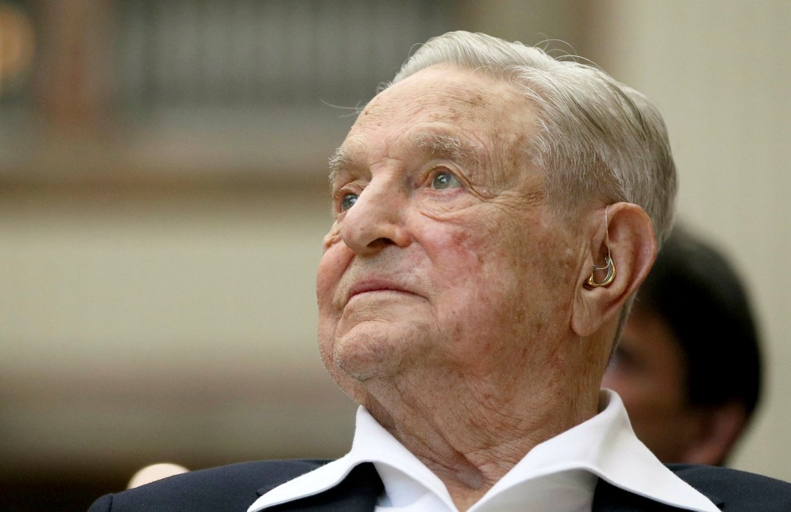 Å kritisere milliardæren George Soros er antisemittisme, ifølge folk som påstår at han er en overlever fra Holocaust, selv om han bidro til å konfiskere jødenes eiendom under krigen. Foto: AP/ NTB scanpix Å kritisere milliardæren George Soros er antisemittisme, ifølge folk som påstår at han er en overlever fra Holocaust, selv om han bidro til å konfiskere jødenes eiendom under krigen. Foto: AP/ NTB scanpix