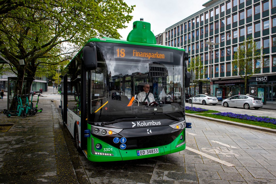 En selvkjørende buss i Stavanger. Nå blir denne – og all annen kollektivtrafikk i byen – såkalt gratis. Foto: Carina Johansen / NTB En selvkjørende buss i Stavanger. Nå blir denne – og all annen kollektivtrafikk i byen – såkalt gratis. Foto: Carina Johansen / NTB