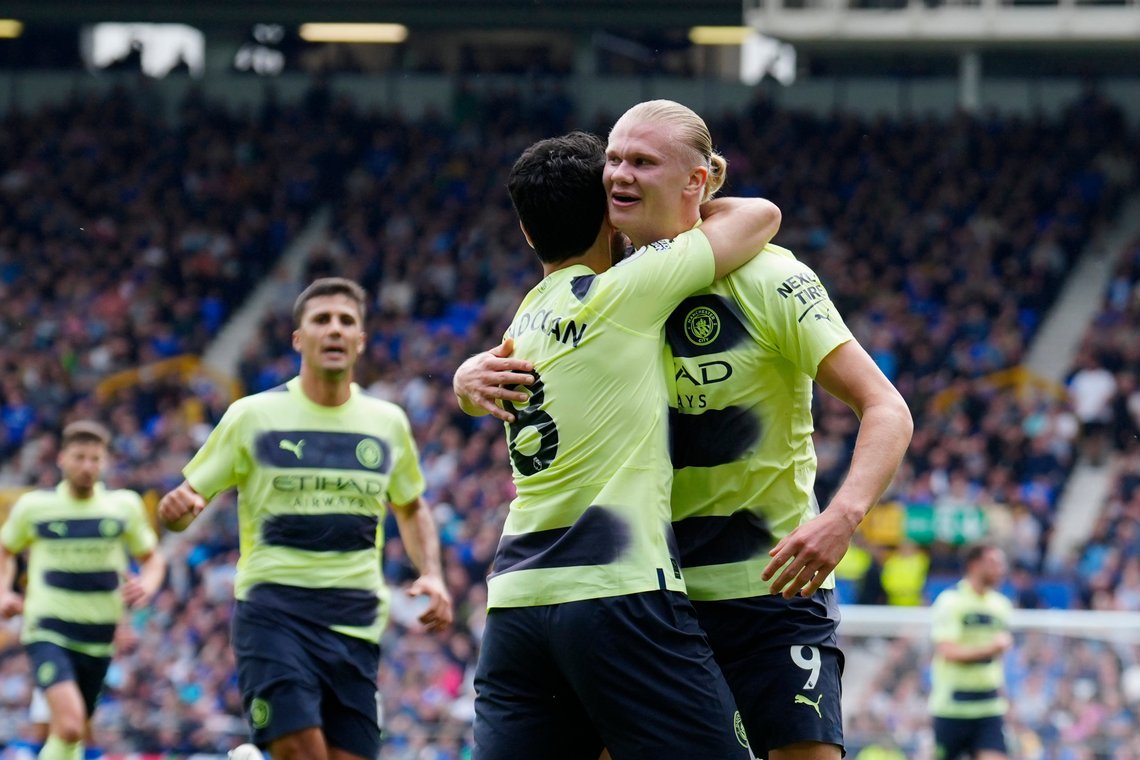 lkay Gündogan scoret i sin 300. kamp for Manchester City, og la også opp til Haalands scoring. Verdt en klem. Foto: Jon Super / AP Photo / NTB. lkay Gündogan scoret i sin 300. kamp for Manchester City, og la også opp til Haalands scoring. Verdt en klem. Foto: Jon Super / AP Photo / NTB.