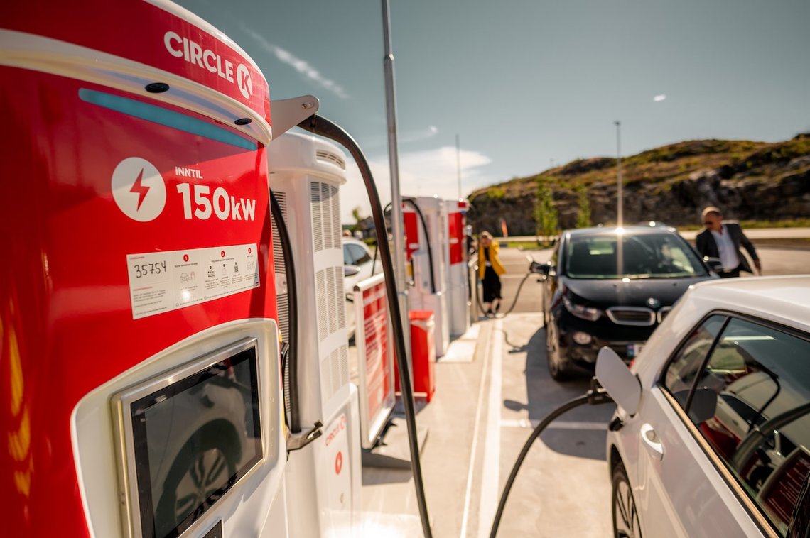 Circle K ved Bamble er kjedens største stasjon i Norge. Men køene for elbilister kan bli lange. Foto: Circle K Circle K ved Bamble er kjedens største stasjon i Norge. Men køene for elbilister kan bli lange. Foto: Circle K