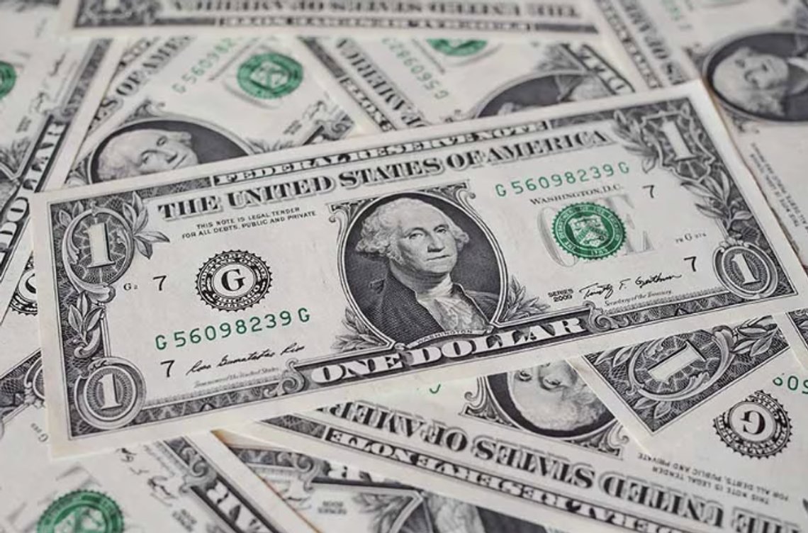 Den amerikanske dollaren har mistet 8,6 prosent av sin verdi siden september. Den amerikanske dollaren har mistet 8,6 prosent av sin verdi siden september.