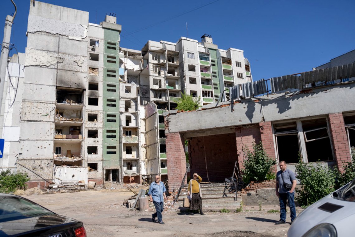 Norge har aldri gitt så mye i bistand som i fjor, og Ukraina fikk mest. Intet land har fått mer enn Ukraina fikk i fjor. Her ses ødeleggelser på en boligblokk i en landsby i Tsjernihiv fylke. Foto: Javad Parsa / NTB Norge har aldri gitt så mye i bistand som i fjor, og Ukraina fikk mest. Intet land har fått mer enn Ukraina fikk i fjor. Her ses ødeleggelser på en boligblokk i en landsby i Tsjernihiv fylke. Foto: Javad Parsa / NTB