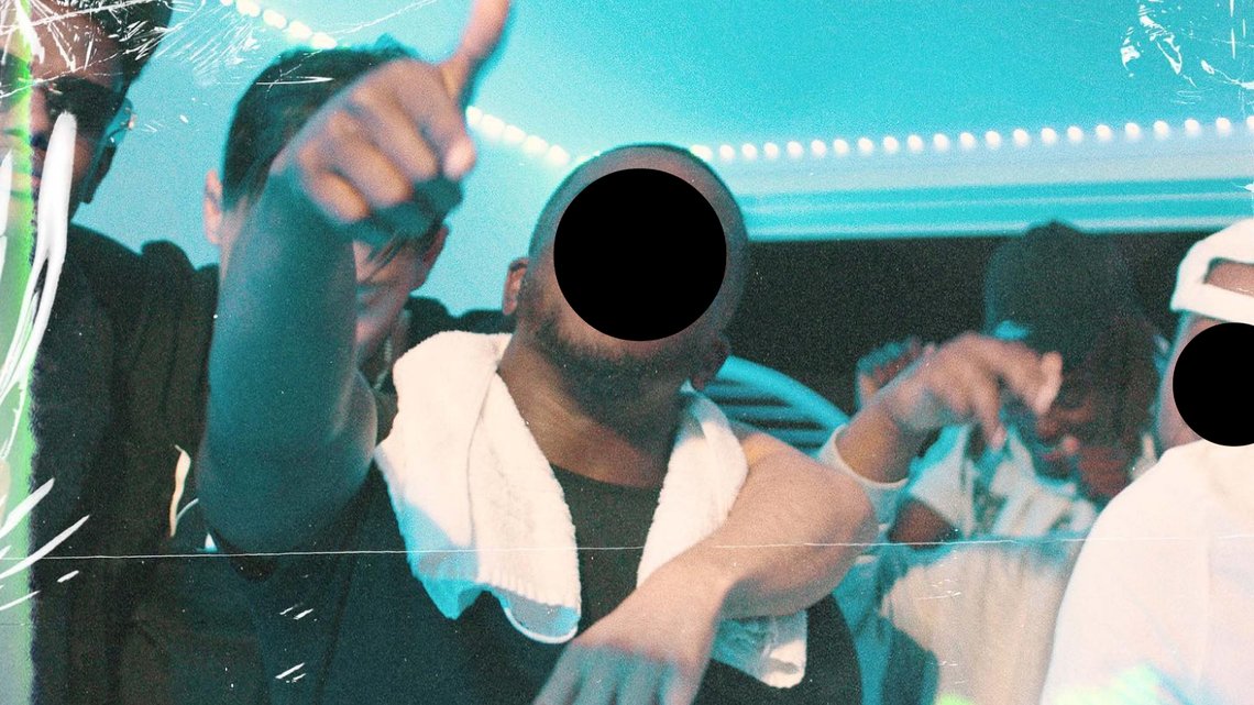 24-åringen promoterer sin egen musikk i sosiale medier. Skjermdump fra video. 24-åringen promoterer sin egen musikk i sosiale medier. Skjermdump fra video.
