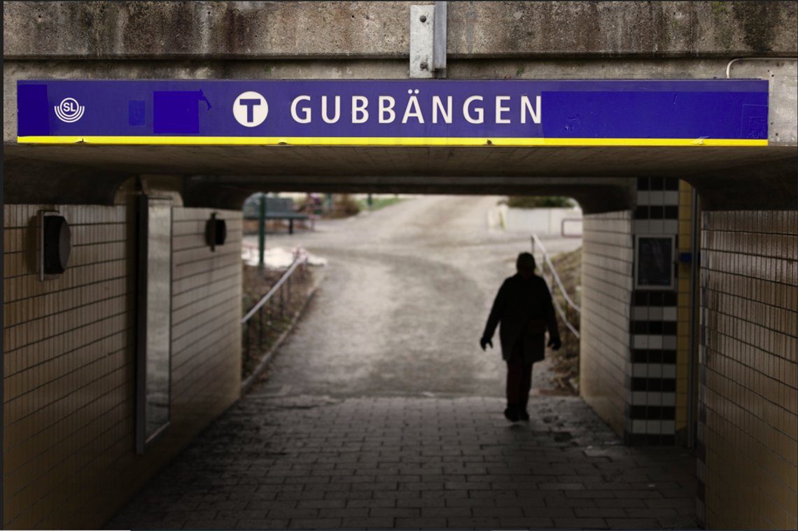 15-åringen som stakk av fra ungdomshjemmet i Göteborg, var under den kriminelle lavalder da han ble pågrepet på ferske gjerning etter en skyteepisode i Gubbängen i romjulen. To andre tenåringer er dømt etter skytingen mot en leilighet i stockholmsforstaden. Foto: Ali Lorestani / TT / NTB 15-åringen som stakk av fra ungdomshjemmet i Göteborg, var under den kriminelle lavalder da han ble pågrepet på ferske gjerning etter en skyteepisode i Gubbängen i romjulen. To andre tenåringer er dømt etter skytingen mot en leilighet i stockholmsforstaden. Foto: Ali Lorestani / TT / NTB
