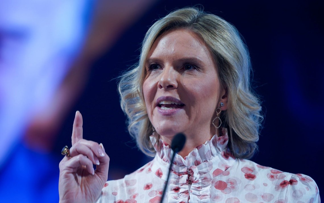 STOPP: FrP-leder Sylvi Listhaug mener det må bli slutt på den stadige elektrifiseringen, som hun mener er urealistisk og usedvanlig dyr. Foto: NTB STOPP: FrP-leder Sylvi Listhaug mener det må bli slutt på den stadige elektrifiseringen, som hun mener er urealistisk og usedvanlig dyr. Foto: NTB