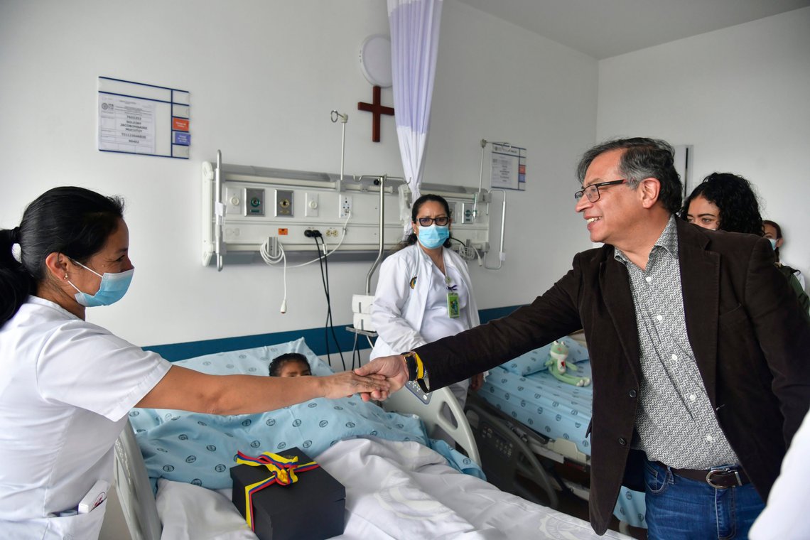 Colombias president Gustavo Petro besøkte barna på sykehus i helgen. Foto: Colombias pressekontor / AP / NTB Colombias president Gustavo Petro besøkte barna på sykehus i helgen. Foto: Colombias pressekontor / AP / NTB
