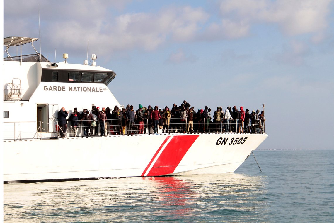 Hele 1400 migranter har blitt plukket opp i løpet av de siste par dagene av den italienske kystvakten. Foto: AP Hele 1400 migranter har blitt plukket opp i løpet av de siste par dagene av den italienske kystvakten. Foto: AP